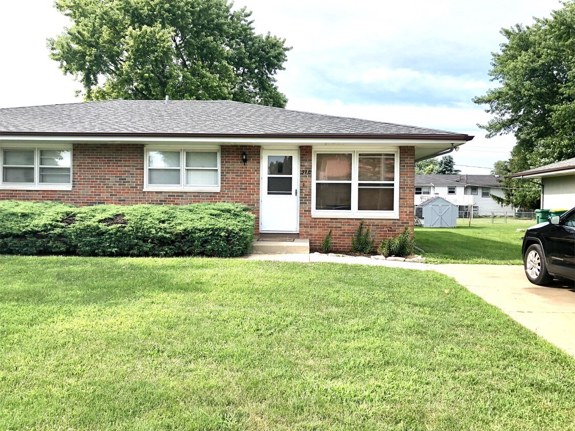 370 E Lafayette St Unit 2, Somonauk, IL 60552 Apartment for Rent in