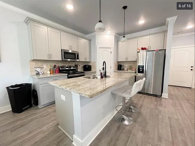 Foto del edificio - 2114 Crescent Pointe Pky