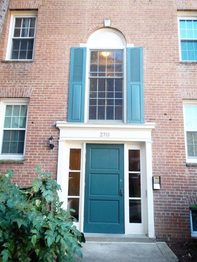 Primary Photo - Great apartment in fantastic location, Met...