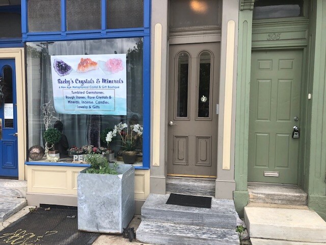 Building Photo - 310 E Girard Ave