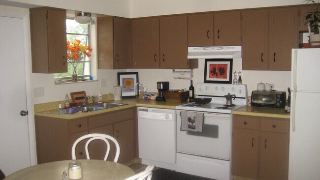 Foto del edificio - 323 N Columbine St