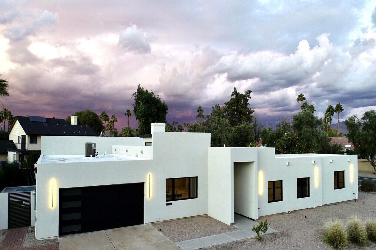 Primary Photo - 7730 E Gold Dust Ave