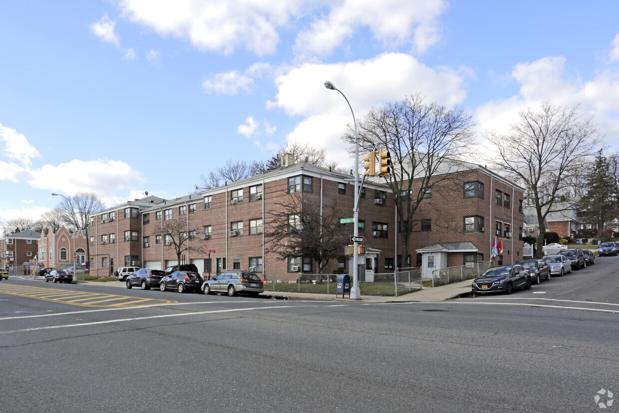 Foto principal - 215-31 Hillside Ave