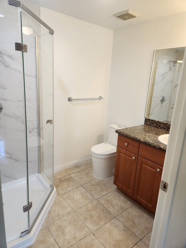 Foto del edificio - 4921 Kester Ave