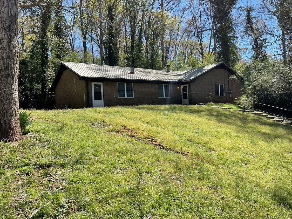 2 bedroom/1 bath Westside Duplex! - 2 bedroom/1 bath Westside Duplex!