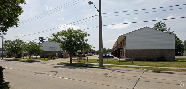 Building Photo - Twin Gardens Apartments