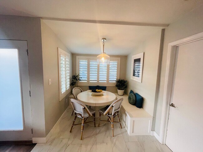 Foto del edificio - Gorgeous IB home with professional Cross-Fit gym!