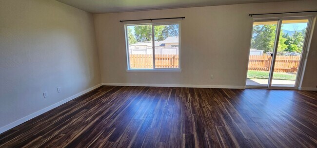 Foto del edificio - Beautiful Home in Grants Pass
