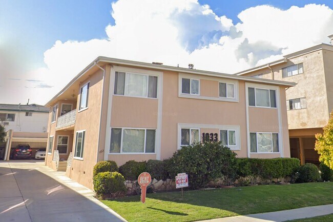Building Photo - 1033 S Holt Ave