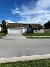 Building Photo - 9353 Longmeadow Cir
