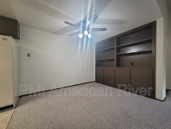 Building Photo - 3030 Olive Glen Ct