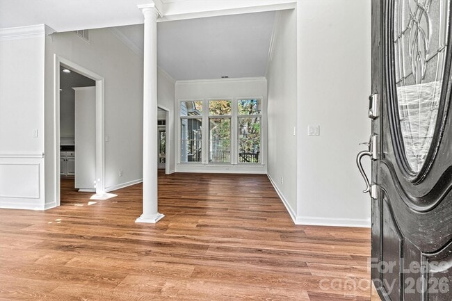 Foto del edificio - 8937 McDiarmid Ln