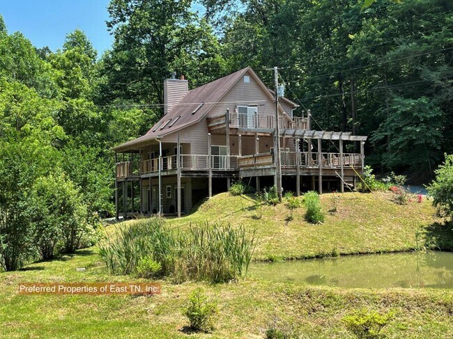Foto del edificio - 709 Browns Mountain Rd