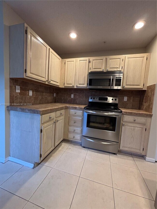 Foto del edificio - 9366 Arborwood Cir