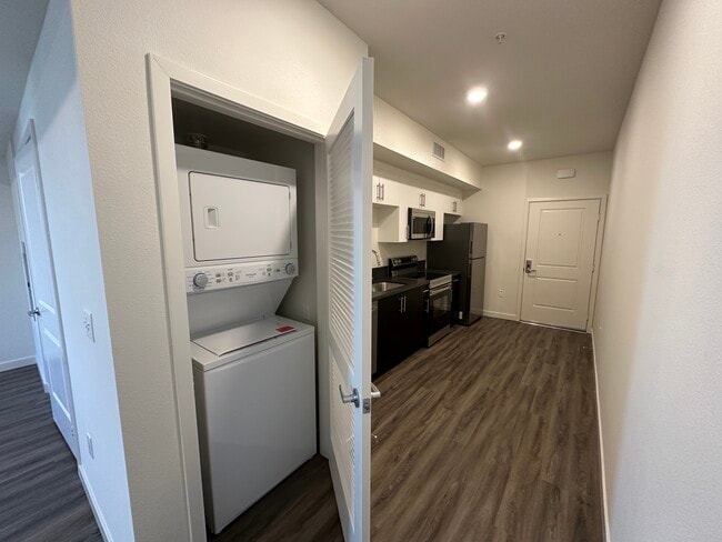 W/D Inside Studio - Cloud Nine