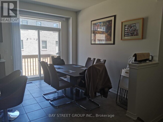 Photo du bâtiment - 50 Crofting Cres