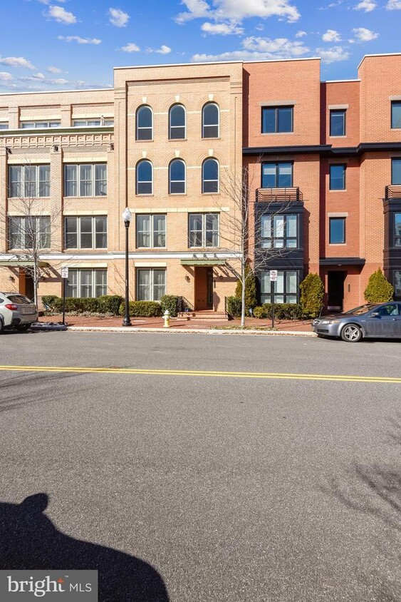 Foto principal - 1222 Main Line Blvd