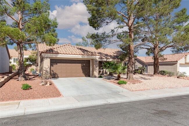 Foto del edificio - 2845 Carmel Ridge Dr