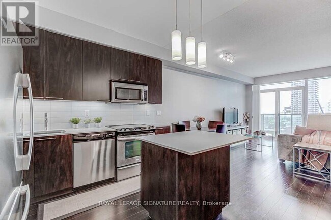 Photo du bâtiment - 25 Broadway Ave