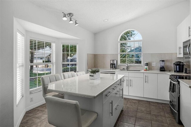 Foto del edificio - 8065 Indian Creek Blvd