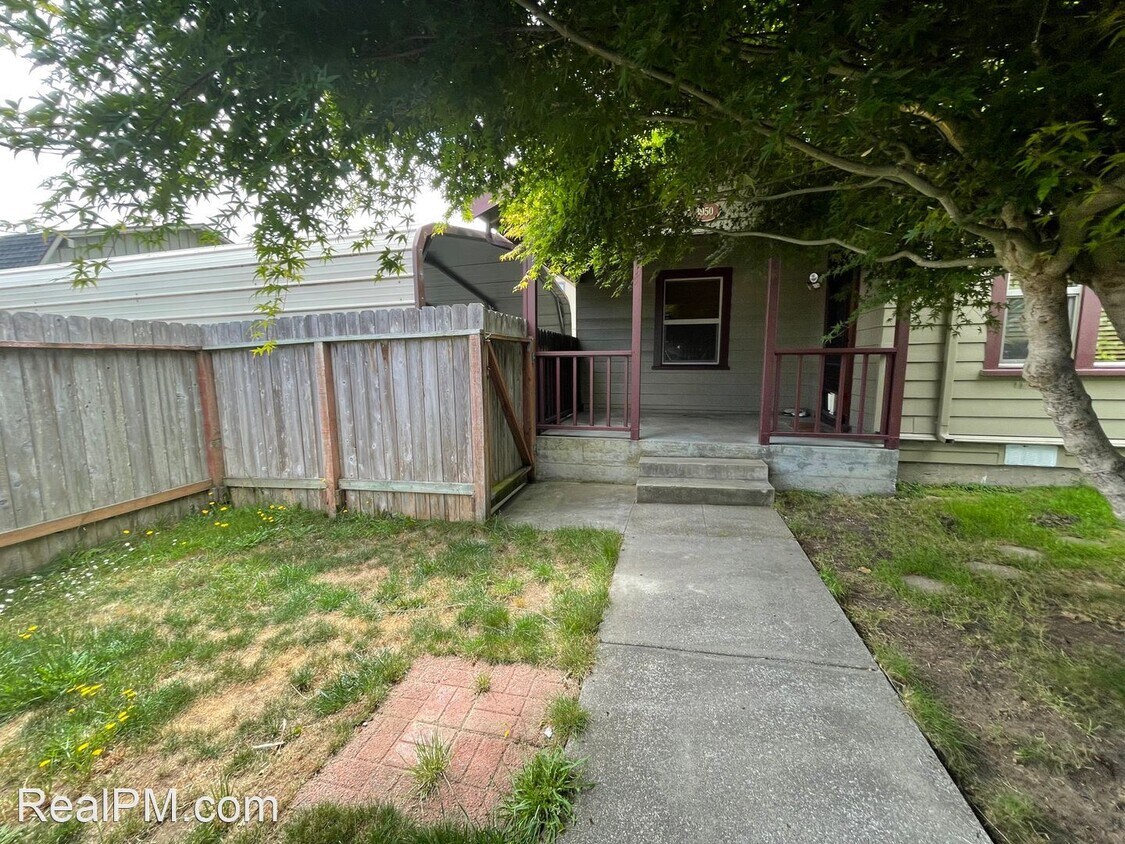 3 br, 2 bath House 3950 F St House Rental in Eureka, CA