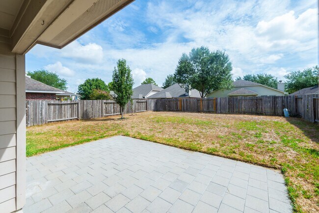 Foto del edificio - 5111 Juniper Walk Ln