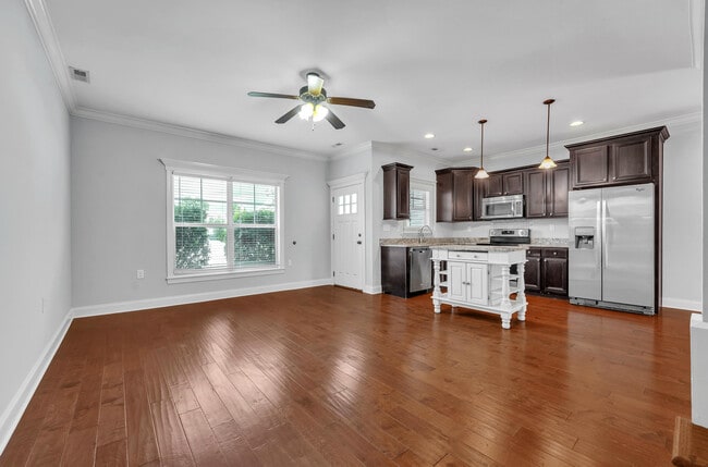 Building Photo - 105 Belle Chase Wy NE