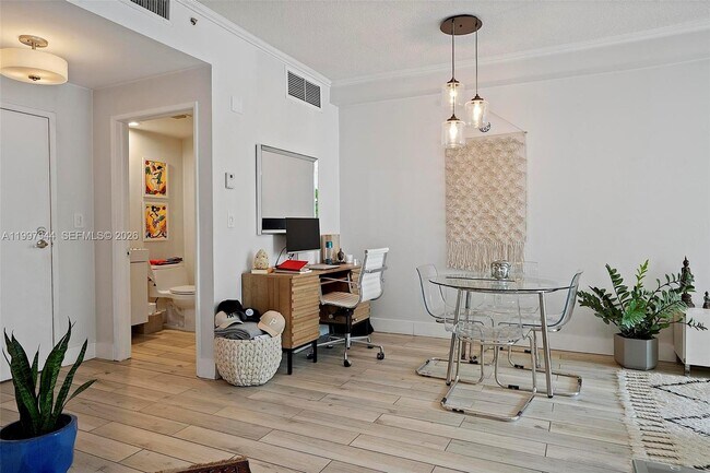 Foto del edificio - 1 Century Ln