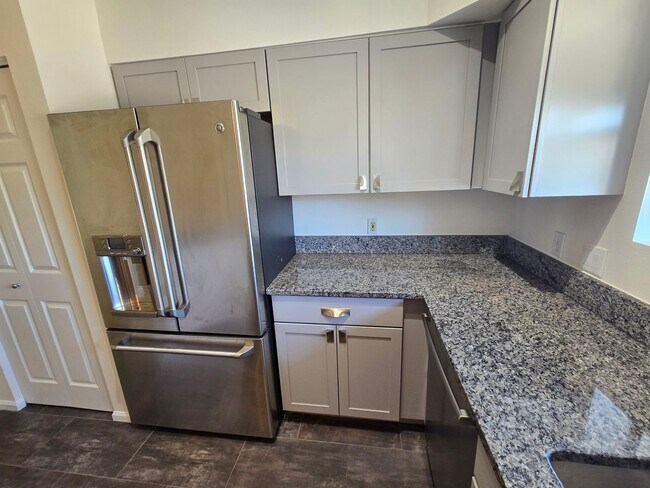 Foto del edificio - Beautifully Renovated, Top Floor, 2 Bedroom 2 Bath East Boulder Condo for Rent!