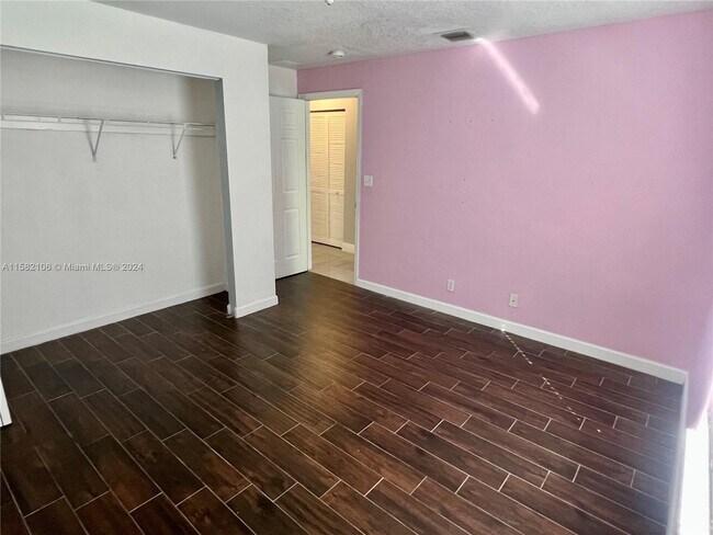 Building Photo - 2537 Dewey St