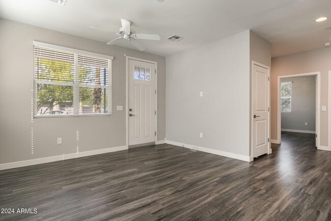 Building Photo - 2245 N Dayton St