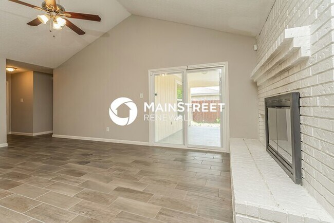 Foto del edificio - 3 Bedroom Pet-Friendly Home in Arlington, TX with Main Street Renewal