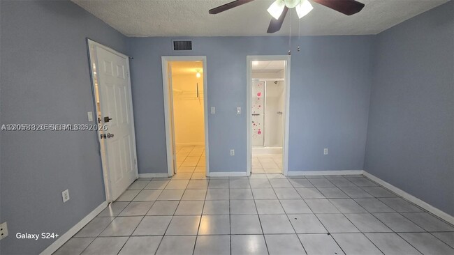 Foto del edificio - 10090 NW 80th Ct