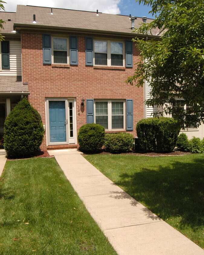 Primary Photo - 108 Castle Creek Dr
