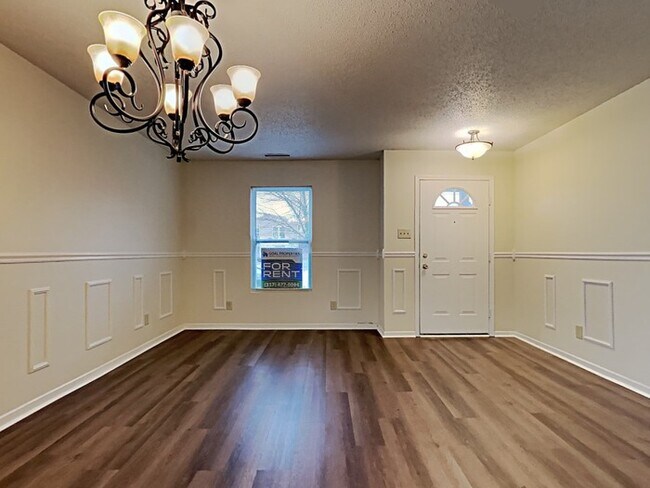 Foto del edificio - 4 bed 2.5 bath with adorable features in G...