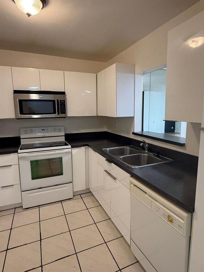 Foto del edificio - 404 NW 68th Ave