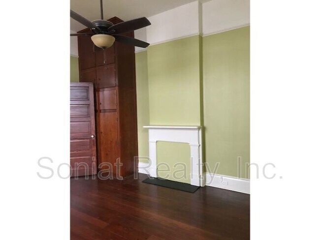 Building Photo - 2618 Lepage St