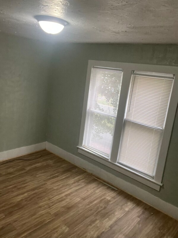 Foto del edificio - 1524 E Prairie St