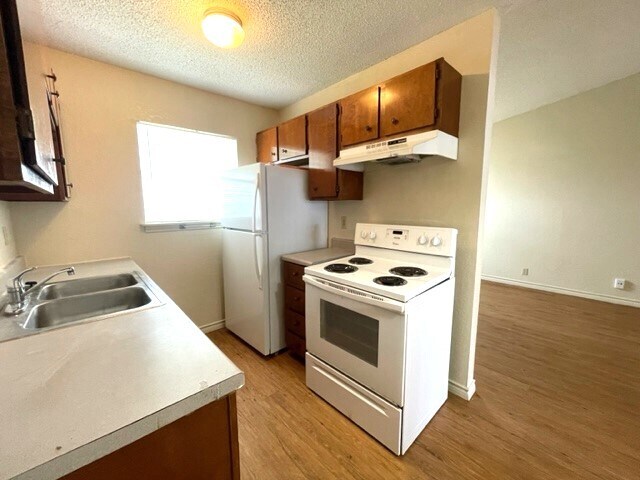 Building Photo - 917 S Church St