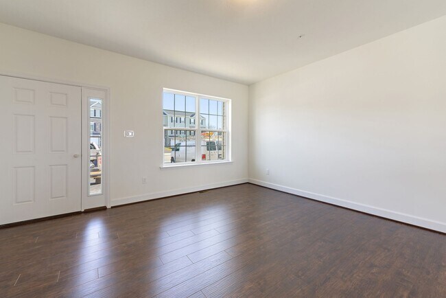 Foto del edificio - Must See Townhome!