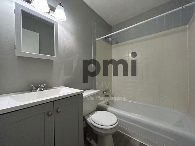 Foto del edificio - 3029 Rotunda Ct S