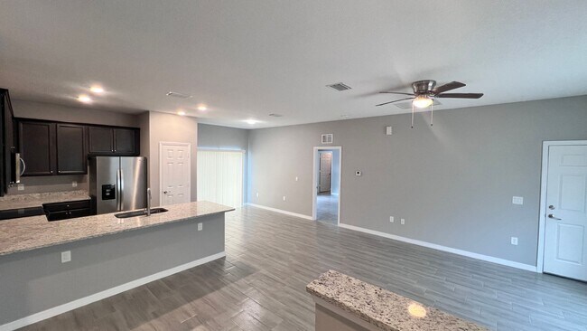 Building Photo - Beautiful 3BD/2BA Home in Beautiful Palm B...