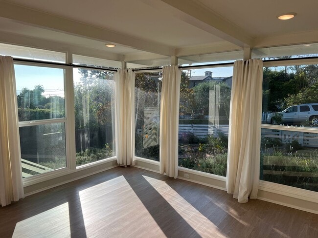 Foto del edificio - Laguna Beach Cottage Home 2 Bed 1 Bath