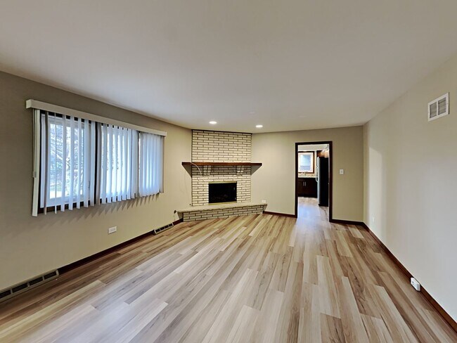 Building Photo - 7527 Cashew Dr