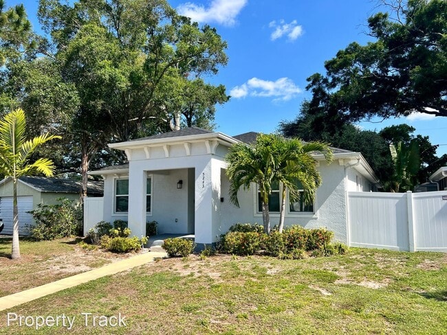 Building Photo - 4 br, 2.5 bath House - 5243 BURLINGTON AVE N