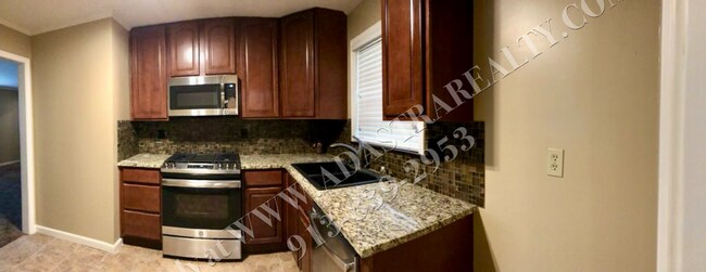Building Photo - Charming Prairie Village Ranch Home-Availa...