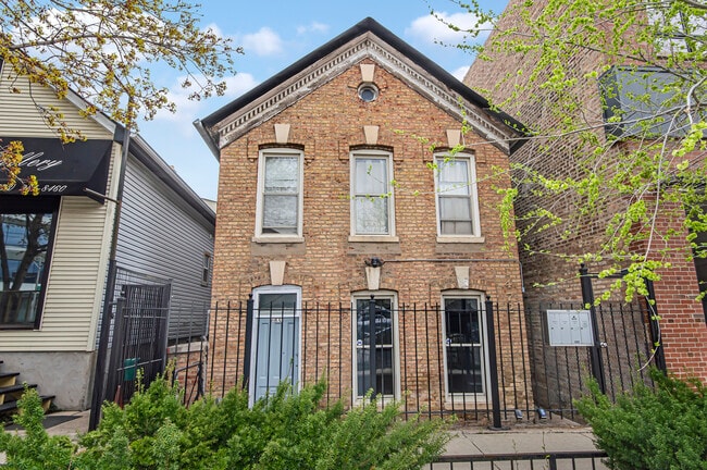 Front - 1472 W Webster Ave