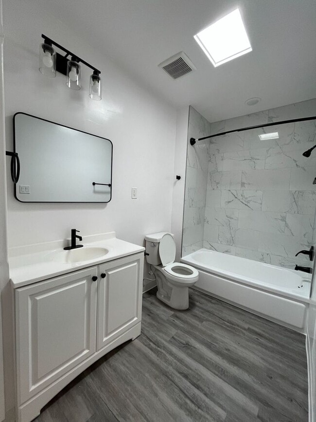 Interior Photo - 11645 Gorham Ave