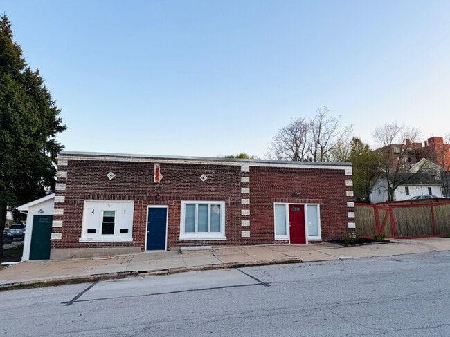 Building Photo - 701 Pierce St