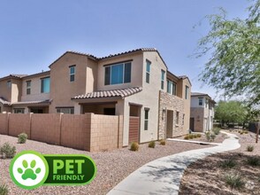 Building Photo - 756 E Zion Dr